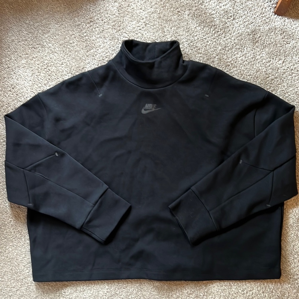 Nike cropped medium black sweatshirt mock turtleneck. Never worn, new with tags